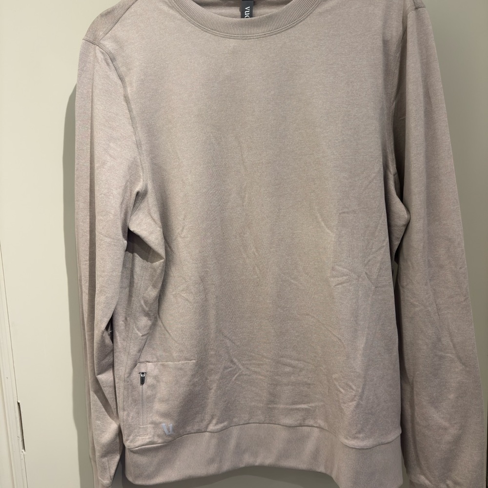 Vuori Men’s Ponto Performance Crew in walnut heather.